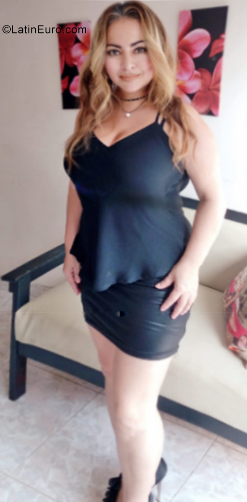Date this voluptuous Colombia girl Maria from Medellin CO20882