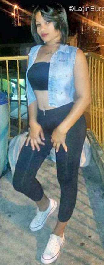 Date this athletic Dominican Republic girl Esther from Santo Domingo DO28101