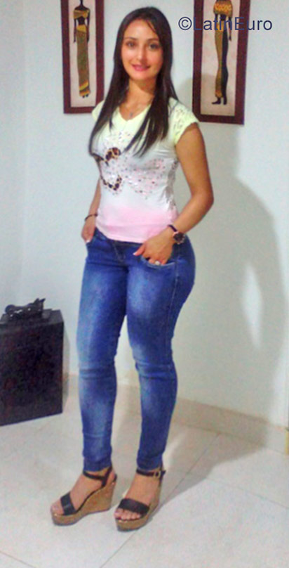 Date this sensual Colombia girl Alex bernal from cali CO21573