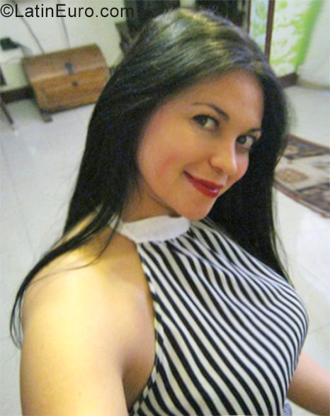 Date this sultry Colombia girl Jennifer from Bogota CO20990