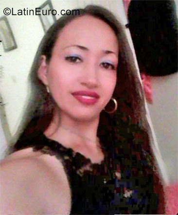 Date this sultry Colombia girl Yuri from Cali CO20994