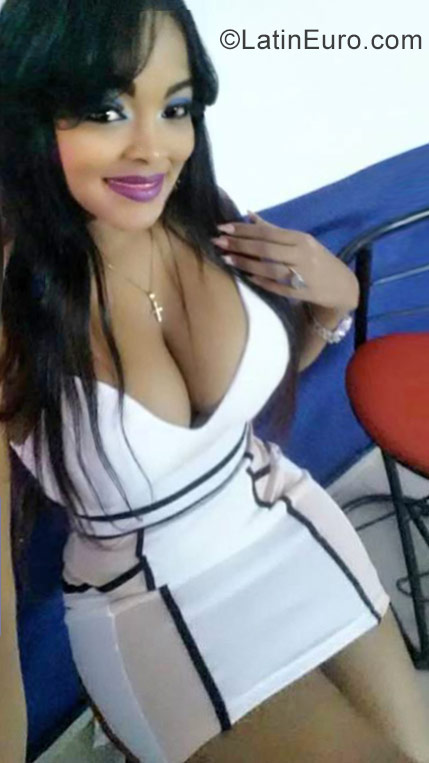 Date this nice looking Dominican Republic girl Anabel from Santo Domingo DO28157