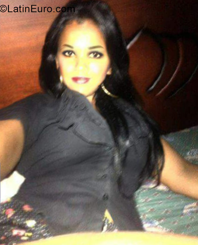 Date this sensual Dominican Republic girl Karina from Santiago DO28165