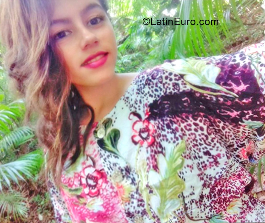 Date this gorgeous Brazil girl Lorhana from Santana do araguaia BR9970