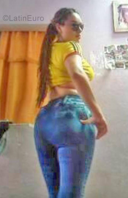 Date this hard body Colombia girl Fernanda from Bogota CO21095