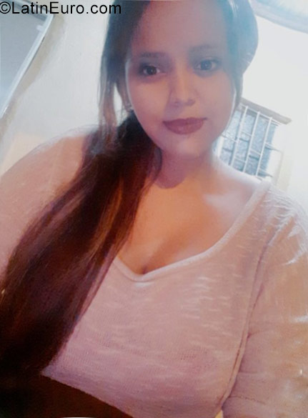 Date this attractive Colombia girl Yulie from Bucaramanga CO21134
