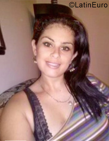 Date this lovely Colombia girl Karen from Cali CO21150