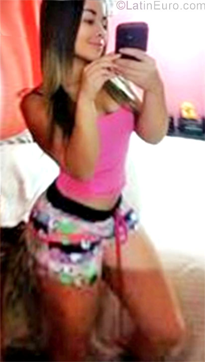 Date this attractive Colombia girl Alejandra from Bogota CO21151