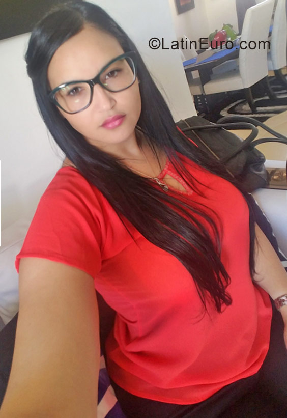 Date this hot Dominican Republic girl Lilian from Santiago DO28399