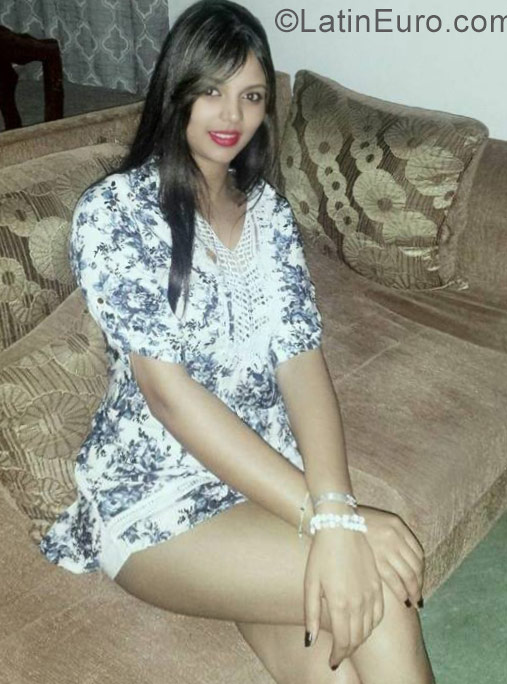 Date this beautiful Dominican Republic girl Airiam from Santiago DO28401