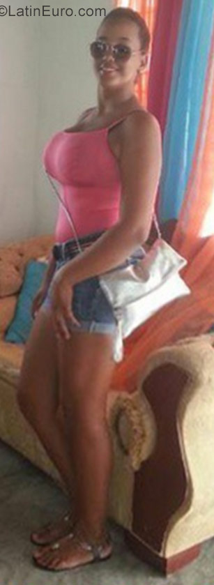 Date this athletic Dominican Republic girl Katherine from Santiago De Los Caballeros DO28426
