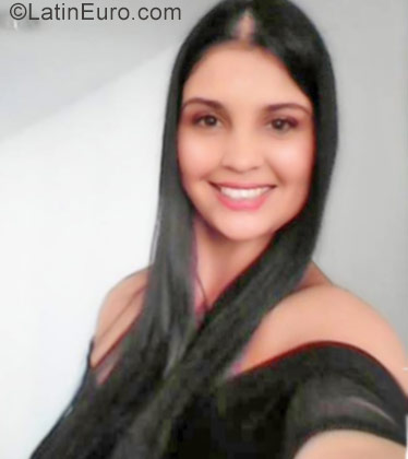 Date this athletic Colombia girl Natalia from Medellin CO21237