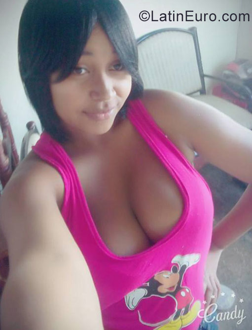 Date this athletic Dominican Republic girl Morenita rd from Constaza DO28441