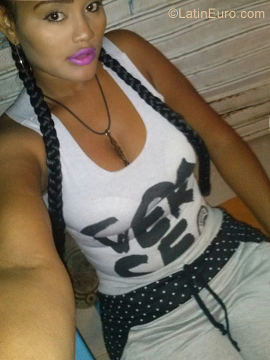 Date this passionate Colombia girl Yeisi from Cartagena CO21256