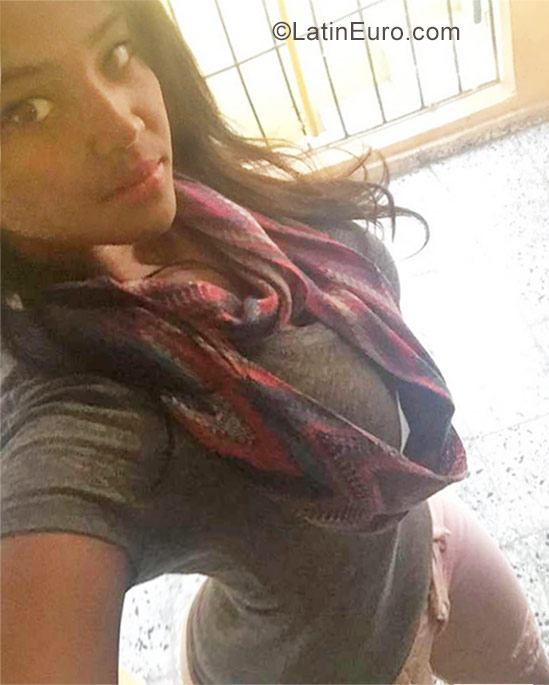 Date this charming Dominican Republic girl Kamila from Punta Cana DO28453