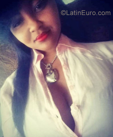 Date this good-looking Dominican Republic girl Laudy from Santo Domingo DO28461