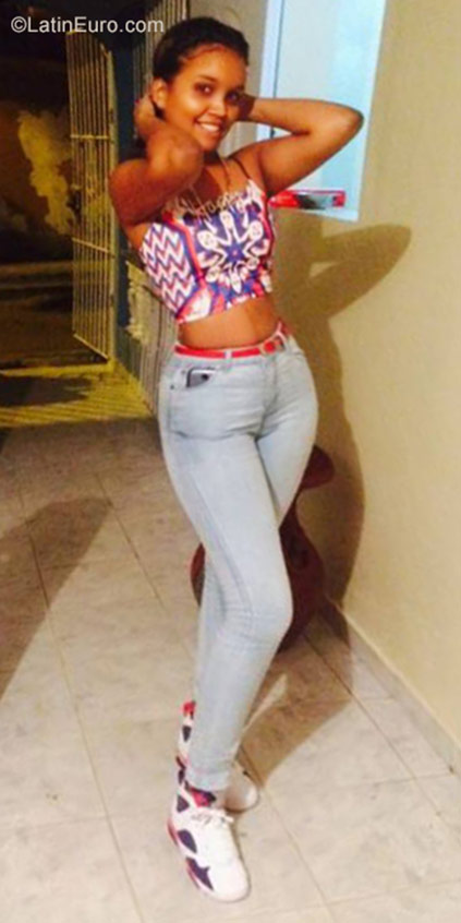 Date this delightful Dominican Republic girl Teany from Santo Domingo DO28480