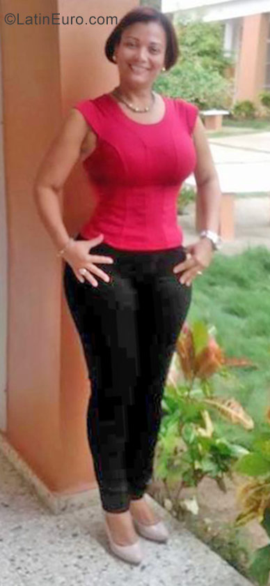 Date this foxy Dominican Republic girl Miriam from Barahona DO28502