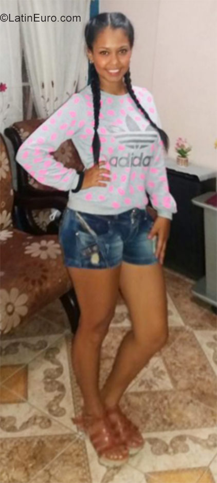 Date this tall Colombia girl Jenni from Cali CO21312