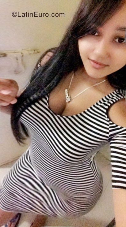 Date this passionate Dominican Republic girl Karen from Santo Domingo DO28527