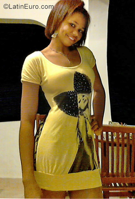 Date this delightful Dominican Republic girl Anyi from Santiago DO28548