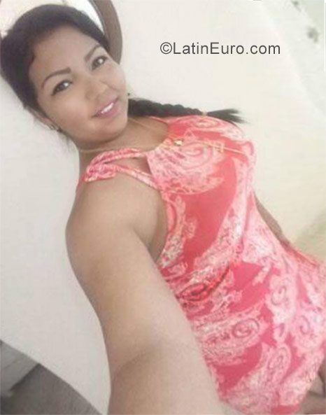 Date this nice looking Dominican Republic girl Maria from Punta Cana DO28601