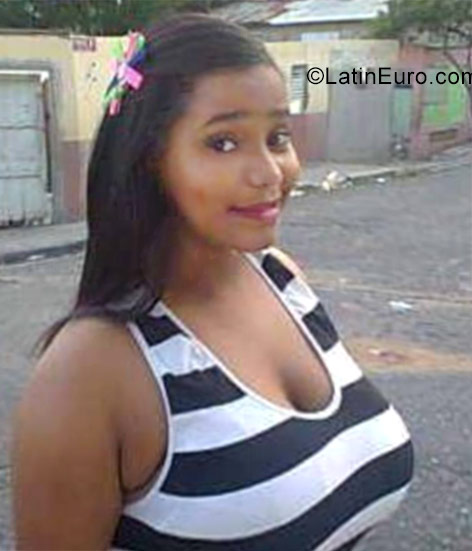Date this beautiful Dominican Republic girl Katerine from Santiago DO28615