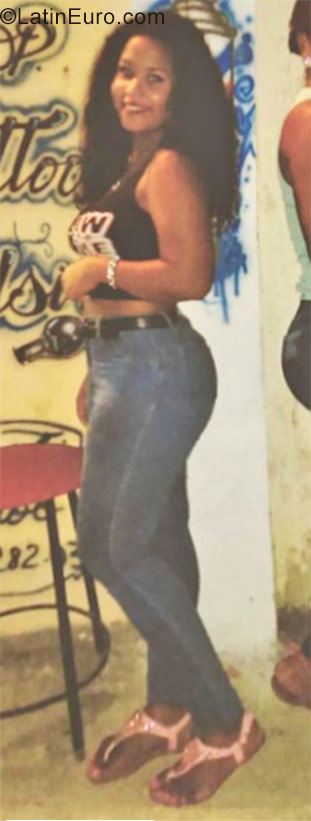 Date this charming Dominican Republic girl CRISNALY from Santo Domingo DO28648