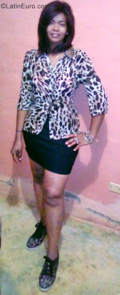 Date this nice looking Dominican Republic girl Sunida from Santo Domingo DO28649