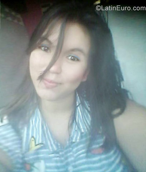 Date this beautiful Colombia girl Canyalid from Florencia CO21424