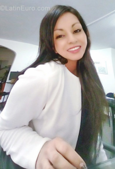 Date this gorgeous Colombia girl Alejandra from Bogota CO21477