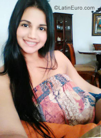 Date this nice looking Colombia girl Jessica from Cali CO21499