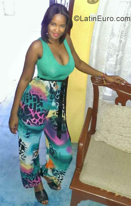 Date this foxy Dominican Republic girl Nairoby from San Cristobal DO28801