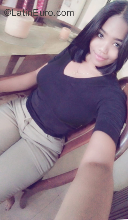Date this tall Dominican Republic girl Mihara from Santo Domingo DO28876
