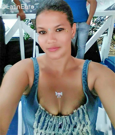 Date this voluptuous Dominican Republic girl Denny from La Vega DO28881