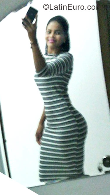 Date this tall Dominican Republic girl Yanna from Santo Domingo DO28889