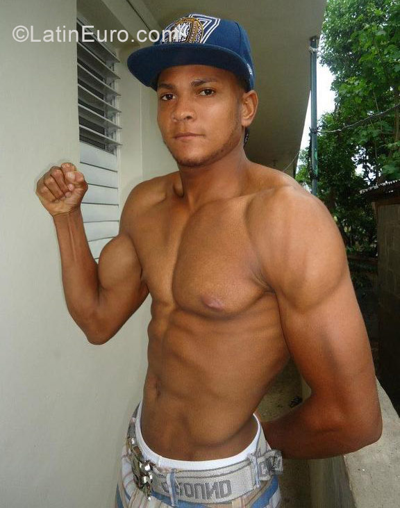 Date this voluptuous Dominican Republic man Antoniomora from Santiago Delos Caballeros DO28914