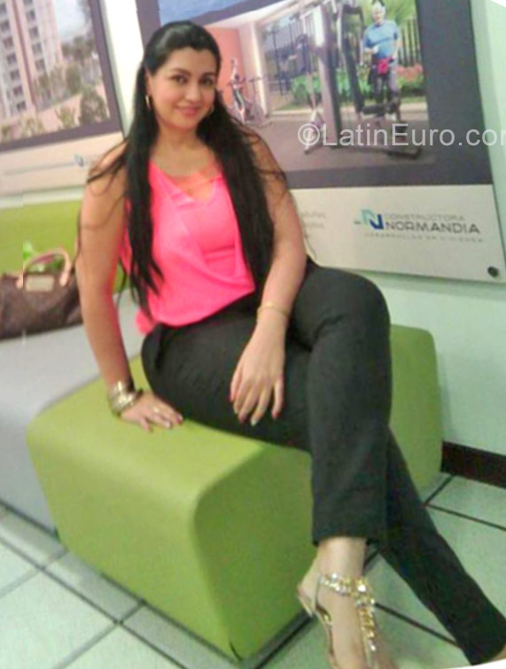 Date this voluptuous Colombia girl Lourdes from Cali CO21611