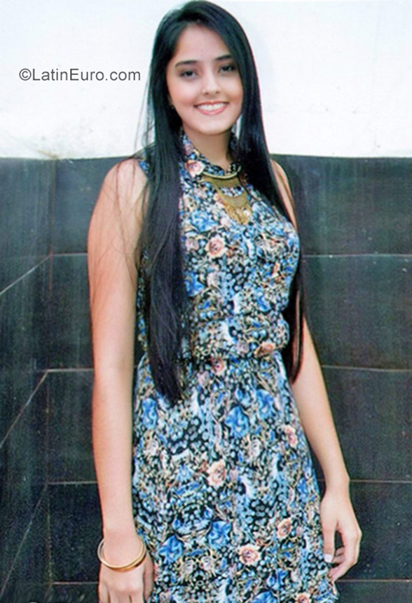 Date this pretty Colombia girl Alejandra from Bogota CO21665