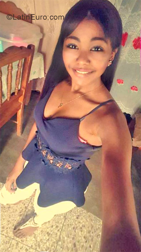 Date this hot Dominican Republic girl Isabel from Santo Domingo DO29082