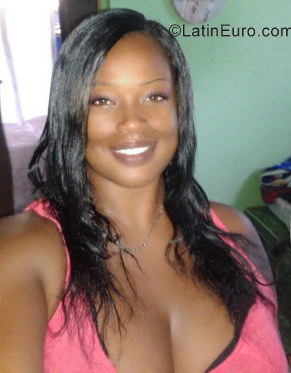 Date this good-looking Jamaica girl Leonie from Mandeville JM2456