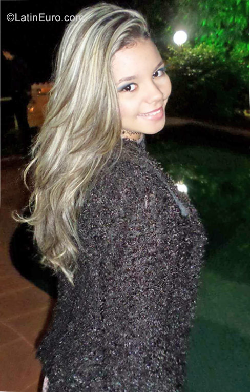 Date this voluptuous Brazil girl Jessica from Recife BR10085