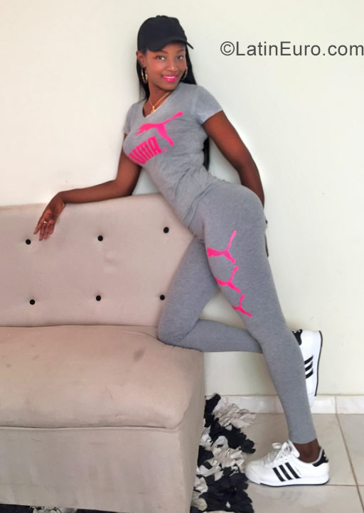 Date this young Dominican Republic girl Jenny from Santo Domingo DO29130