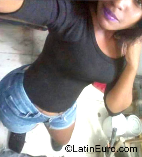 Date this georgeous Dominican Republic girl Mariel from Santo Domingo DO29167