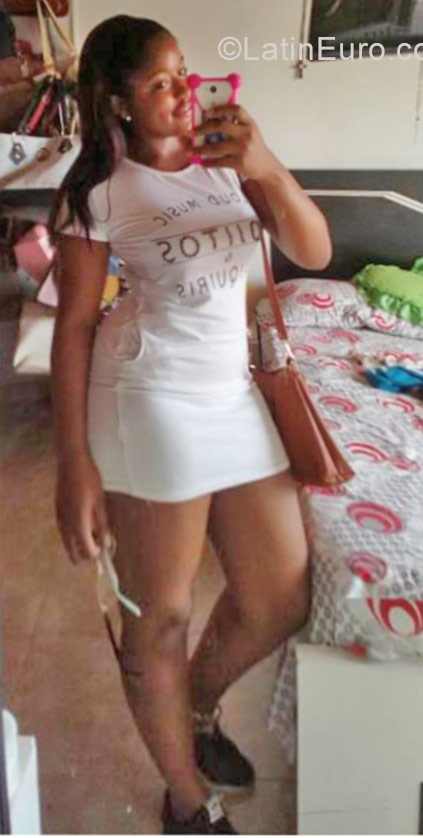 Date this good-looking Colombia girl Dayana from Apartado CO21809