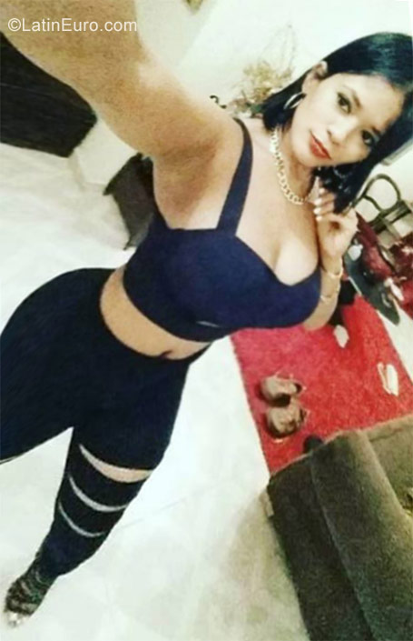 Date this gorgeous Dominican Republic girl Santa from Santo Domingo DO29294