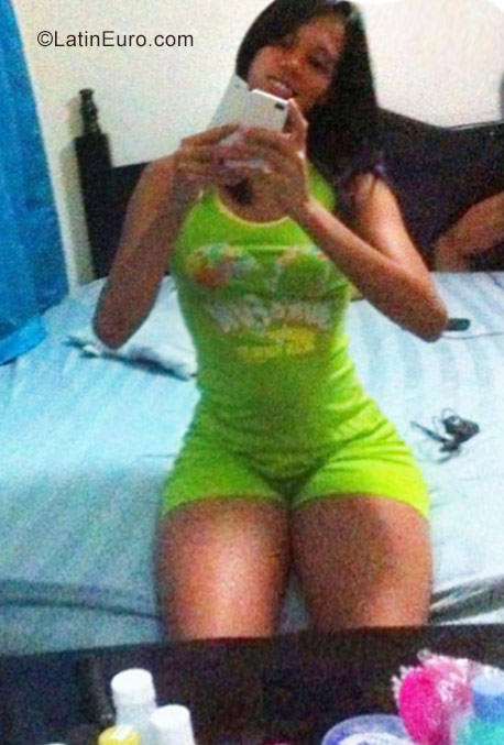 Date this athletic Dominican Republic girl Kifrany from Santo Domingo DO29299