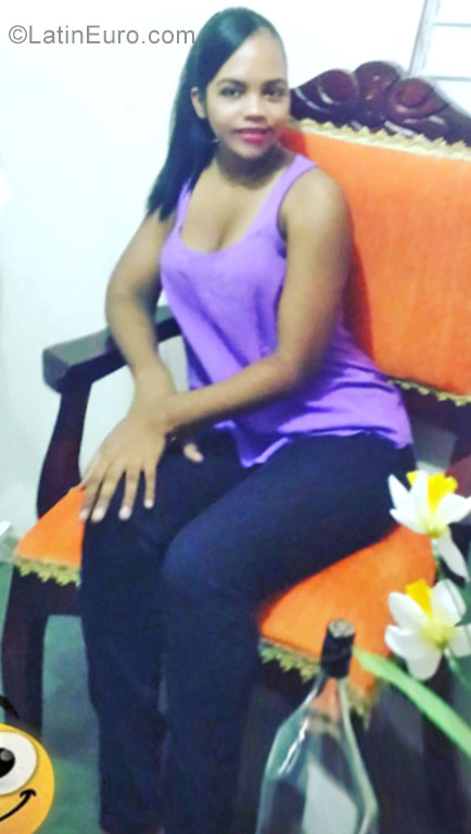 Date this charming Dominican Republic girl Yomery from Santiago DO29316