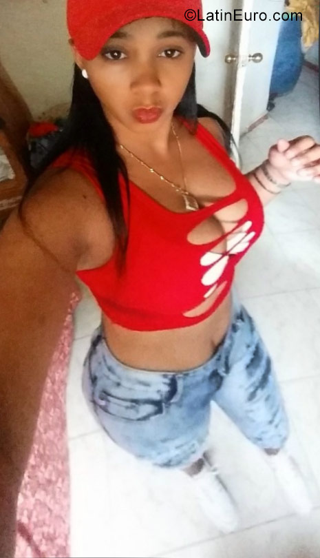 Date this pretty Dominican Republic girl Nayelin from Santo Domingo DO29339
