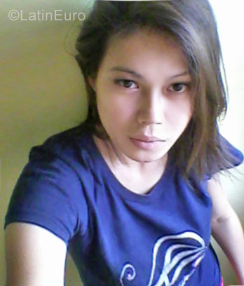 Date this charming Philippines girl Yana from Quezon City PH965